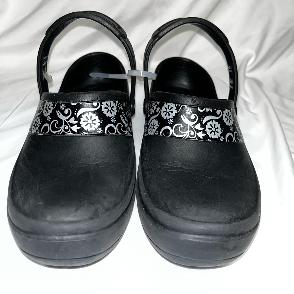 CROCS Mercy Women's 6 Black Silver Floral Clogs